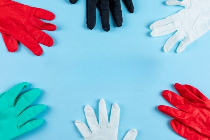 Одноразовые перчатки нестерильные цветные