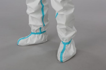 По низу брюк встроены бахилы на эластичной ленте